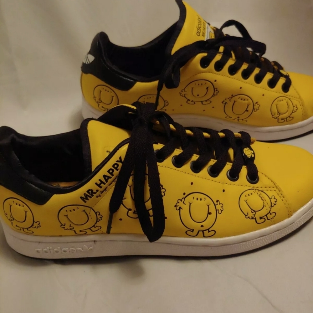 Limited Edition - Mr. Happy by Roger Hargreaves, Adicolor Yellow Series, size 7.
